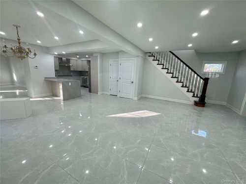 32 A Berkshire Rd, Great Neck, NY, 11023-2131 | Card Image