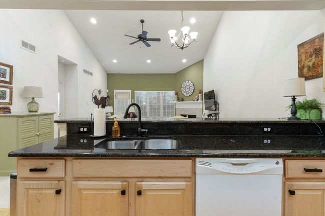 731 E Bluff Ct, Condo with 3 bedrooms, 4 bathrooms and null parking in Rochester Hills MI | Image 15