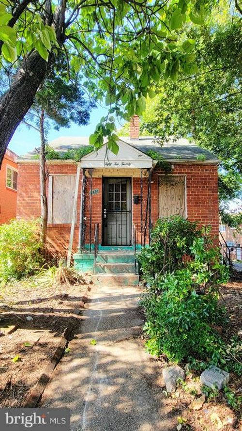 5220 Clay St Ne, WASHINGTON, DC, 20019-6638 | Card Image