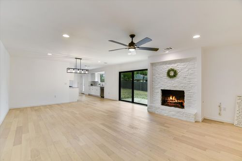 9203 Quail Rock Cir, Austin, TX, 78758-6622 | Card Image