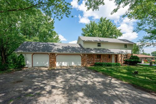 8231 Highview Dr, WINNEBAGO, IL, 61088-9630 | Card Image
