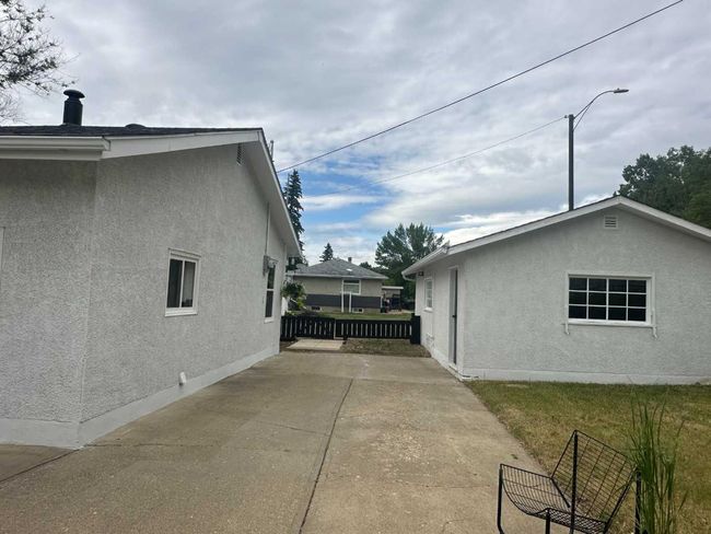10826 103 A St, House other with 2 bedrooms, 1 bathrooms and 4 parking in Peace River AB | Image 7