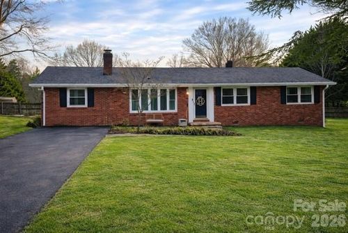 1130 27th Ave Ne, Hickory, NC, 28601-7612 | Card Image