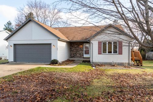 850 N Perry Pkwy, OREGON, WI, 53575-3302 | Card Image