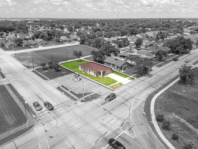 1107 W 2 Nd St, House other with 3 bedrooms, 2 bathrooms and 2 parking in Freeport TX | Image 8