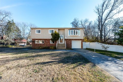 361 Nevada St, Lindenhurst, NY, 11757-5224 | Card Image