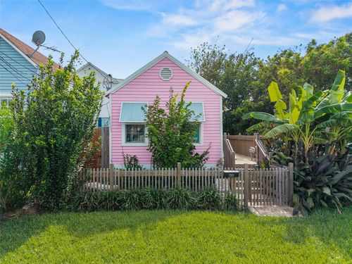 1301 15th St, Galveston, TX, 77550-6046 | Card Image
