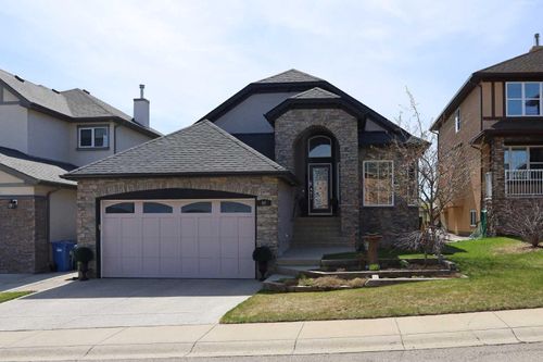 92 Sherwood Rise Nw, Home with 3 bedrooms, 2 bathrooms and 4 parking in Calgary AB | Card Image