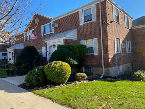 e-261 Langston Ave, Glen Oaks, NY, 11004-1040 | Card Image