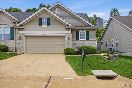 5546 Aberdour Ln, Saint Louis, MO, 63129-7247 | Card Image