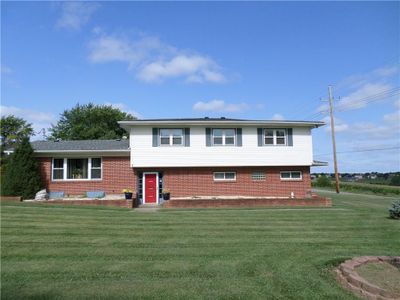 Split level home with a front yard | Image 1