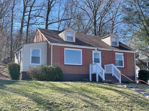 2822 Sweetbrier Ave Sw, Roanoke, VA, 24015-4330 | Card Image