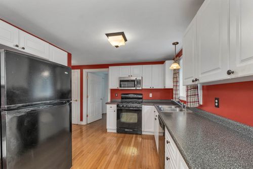 19 Dixon Dr, Litchfield, NH, 03052-2362 | Card Image