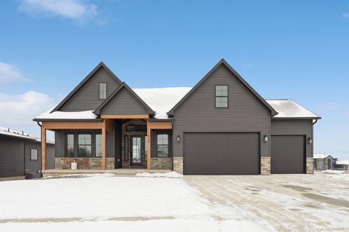 1824 Yale Pkwy, Cedar Falls, IA, 50613-9261 | Card Image