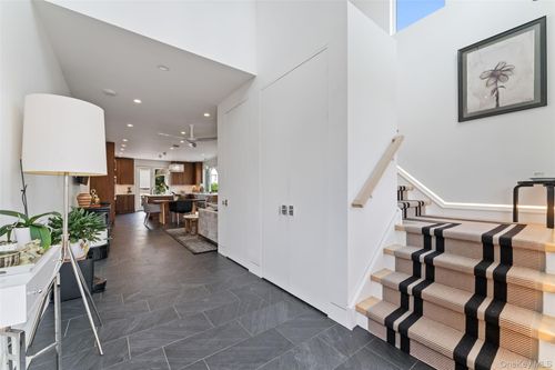 11 Castle St, Yonkers, NY, 10708-5605 | Card Image