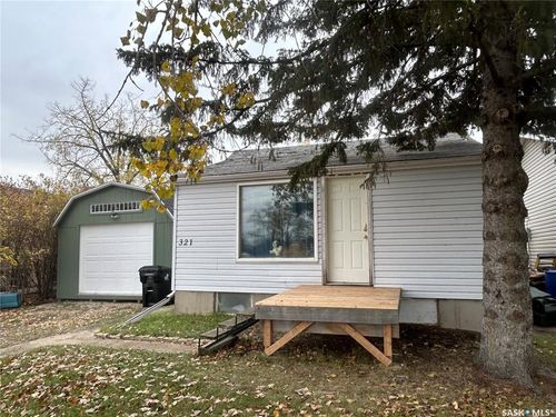321 White St, Bienfait, SK, S0C0M0 | Card Image