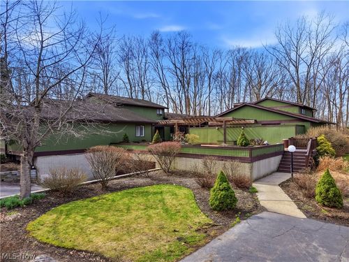 17650 Walnut Trl, Chagrin Falls, OH, 44023-6413 | Card Image