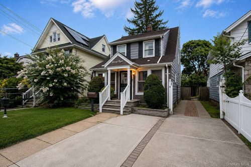 98 Willow Ave, Hempstead, NY, 11550-7039 | Card Image