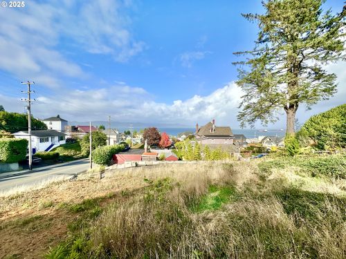 1178 8th St, Astoria, OR, 97103-4911 | Card Image