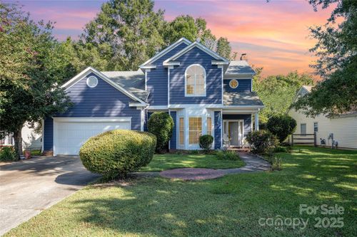 5529 Hedgecrest Pl, Charlotte, NC, 28269-2104 | Card Image