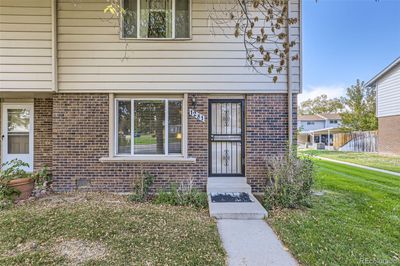 1281 S Uvalda Street, Townhouse with 2 bedrooms, 1 bathrooms and 2 parking in Aurora CO | Image 3