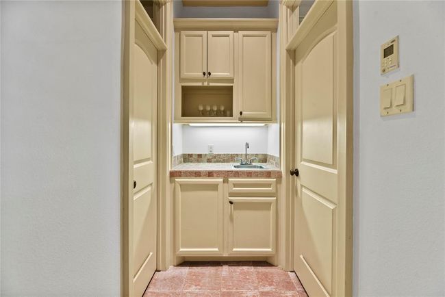 Guest Quarters | Image 37