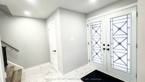 7 Dalraith Cres, Brampton, ON, L6T2X4 | Card Image