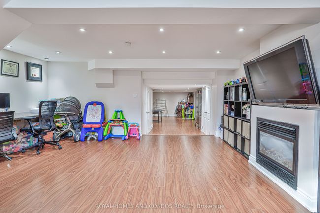 1075 Glengrove Ave, House other with 4 bedrooms, 3 bathrooms and 4 parking in North York ON | Image 29