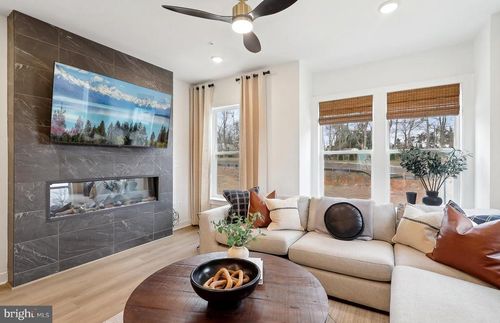 2010 Henson Norris St, ROCKVILLE, MD, 20850-6577 | Card Image
