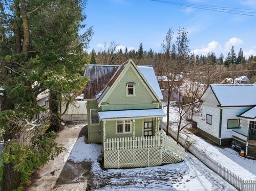 411 Colfax Ave, Grass Valley, CA, 95945-6813 | Card Image