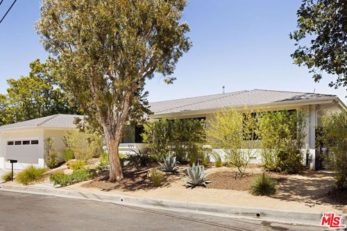 886 Teakwood Rd, LOS ANGELES, CA, 90049-1330 | Card Image