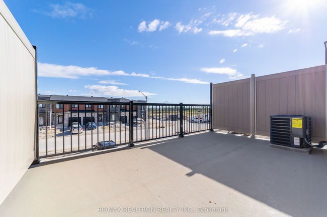 7 Fairlane Ave, House attached with 3 bedrooms, 1 bathrooms and 2 parking in Barrie ON | Image 9