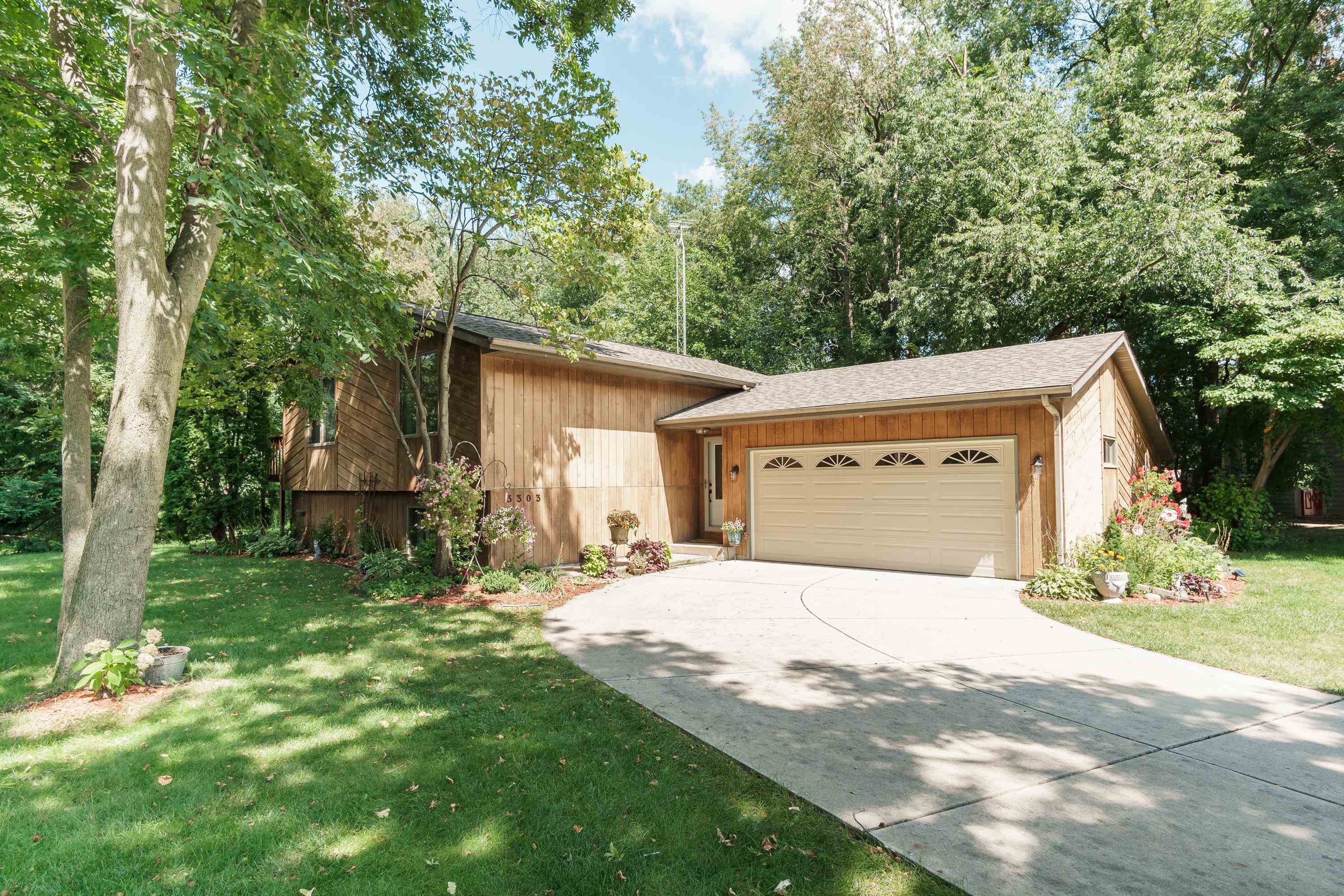 Newcastle Dr, Janesville, WI 53546