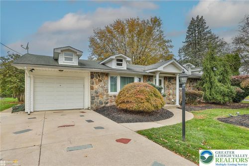 900 Mine Lane Rd, Palmer Twp, PA, 18045-5155 | Card Image