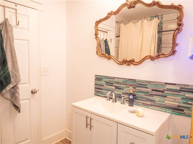 1006 W North St, House other with 2 bedrooms, 1 bathrooms and null parking in Victoria TX | Image 20
