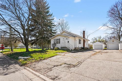 5044 2nd St, Swartz Creek, MI, 48473-1421 | Card Image