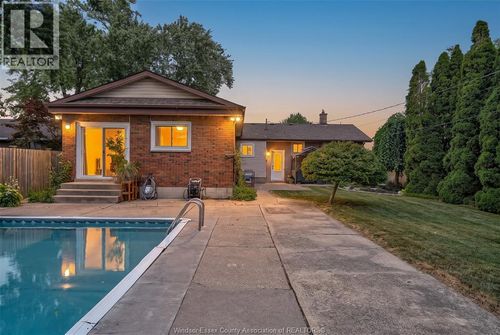 3417 Woodlawn Ave, Windsor, ON, N8W2J4 | Card Image