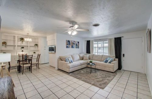 apt-209-5542 Holly St, Houston, TX, 77081-7434 | Card Image