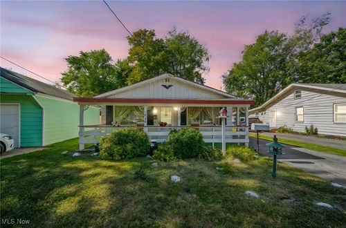 1068 Elmwood Dr, Willoughby, OH, 44094-7032 | Card Image