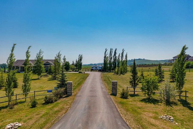 226018 30 Street W, House other with 2 bedrooms, 3 bathrooms and 8 parking in Rural Foothills County AB | Image 45