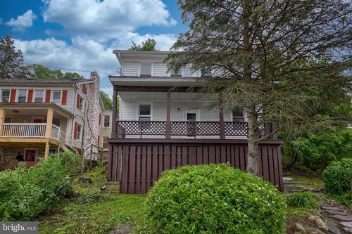 2 E Pennsylvania Ave, Yoe, PA, 17313-1214 | Card Image