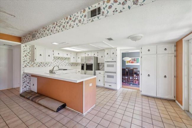 1625 Lindenwood Dr, House other with 4 bedrooms, 4 bathrooms and 3 parking in Orange TX | Image 8