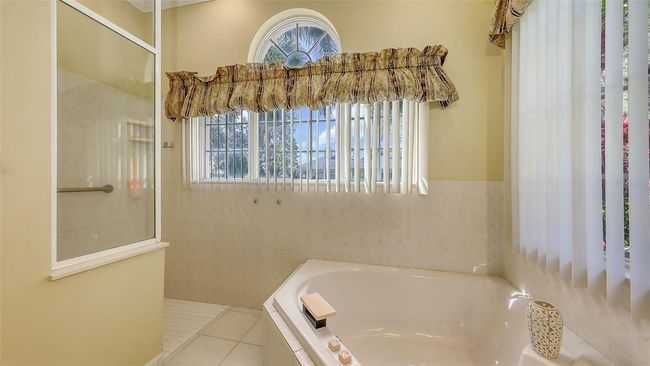 Master Bathroom | Image 36