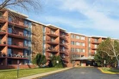 apt-516s-16 Old Willow Rd, Prospect Heights, IL, 60070-1957 | Card Image