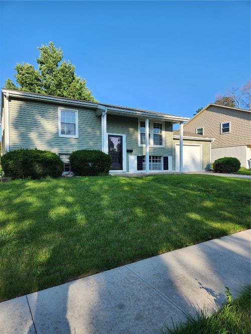339 Fleetwood Rd Sw, Cedar Rapids, IA, 52404-1125 | Card Image