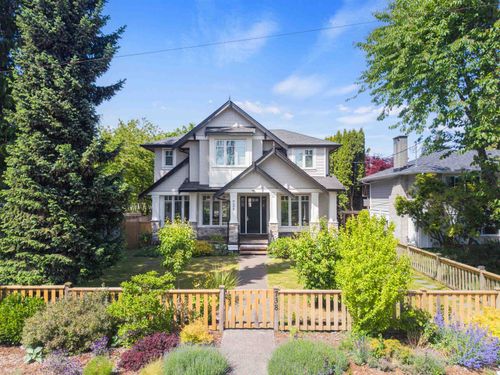 738 E 13th St, North Vancouver, BC, V7L2M7 | Card Image