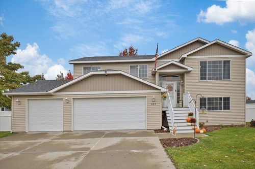 805 Justin Ave, Medical Lake, WA, 99022-8878 | Card Image