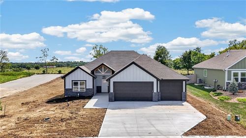 11109 209th St, Peculiar, MO, 64078-2205 | Card Image