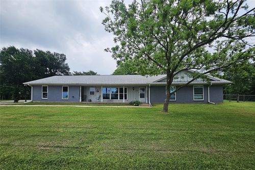 220 N Calhoun St, Groesbeck, TX, 76642-1218 | Card Image