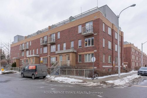 123-20 Elsie Lane, Toronto, ON, M6P3N9 | Card Image